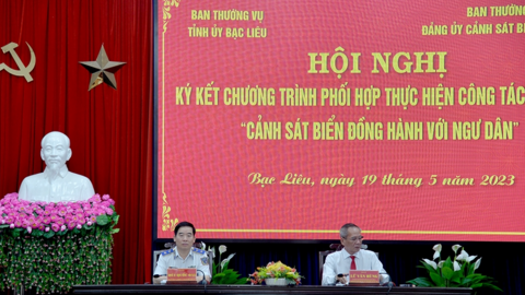 Ký kết chương trình "Cảnh sát biển đồng hành với ngư dân"