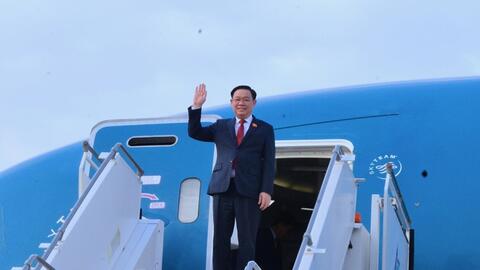 Chủ tịch Quốc hội Vương Đình Huệ đến Tehran, bắt đầu thăm chính thức Iran