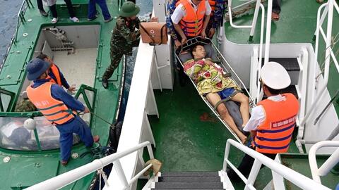 Đưa ngư dân bị bệnh từ Trường Sa vào đất liền để điều trị