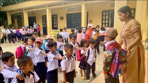 Đồng hành với học sinh vùng cao đến trường