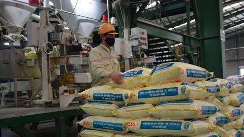 Đẩy mạnh ứng dụng công nghệ cao trong chế biến thức ăn chăn nuôi