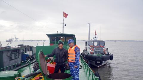 Bộ tư lệnh Vùng Cảnh sát biển 1 tạm giữ 20.000kg dầu FO không rõ nguồn gốc