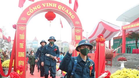Sáng nay, gần 4.500 thanh niên Thủ đô hăng hái lên đường nhập ngũ