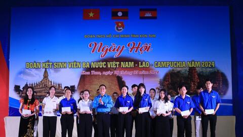 Kon Tum: Thắm tình hữu nghị sinh viên Việt Nam – Lào – Campuchia