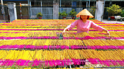 Nghề làm nhang ở Tây Ninh trở thành “di sản văn hoá phi vật thể quốc gia” 