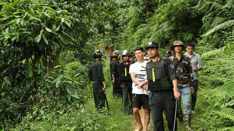 Công an Lào Cai triệt xóa ổ nhóm đánh bạc trên đồi quế, tạm giữ 24 đối tượng