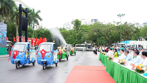 Hà Nội tiên phong vận hành thiết bị vệ sinh môi trường hiện đại