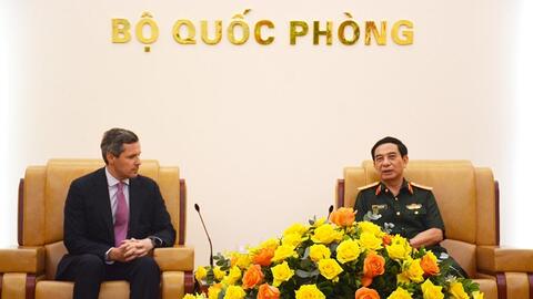 Bộ trưởng Phan Văn Giang tiếp Quốc vụ khanh Quốc phòng Italy