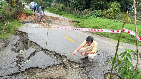 Quảng Ngãi: Quốc lộ 40B đoạn qua xã Tu Mơ Rông sụt lún đến 1m