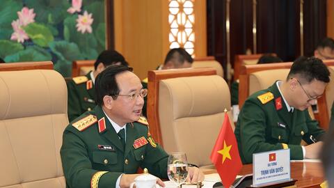 Đại tướng Trịnh Văn Quyết hội đàm với Chủ nhiệm Tổng cục Chính trị Quân đội nhân dân Lào
