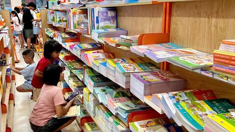 Một bộ sách giáo khoa thống nhất: Bước điều chỉnh phù hợp