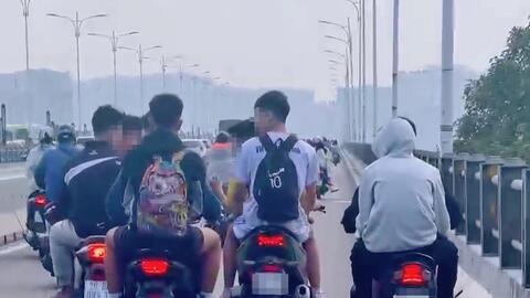 Hà Nội: Xử lý nhóm thanh niên điều khiển xe máy dàn hàng ngang trên cầu Vĩnh Tuy