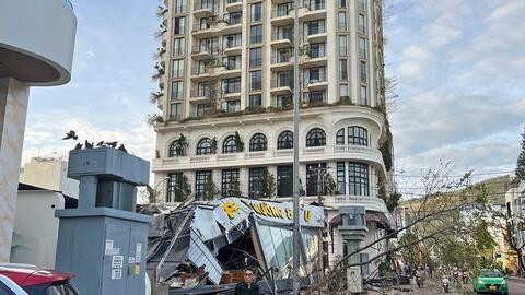 Gia Lai: Nhà sập mái tôn, cây đổ la liệt sau bão số 13