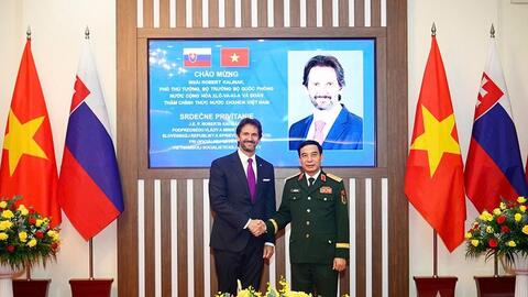 Đại tướng Phan Văn Giang hội đàm với Phó thủ tướng, Bộ trưởng Bộ Quốc phòng Slovakia