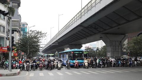 Cảnh sát xử lý nhiều tài xế che biển số hòng tránh camera AI