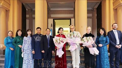 Phu nhân Tổng Bí thư Tô Lâm và Công tước xứ Richmond cùng phu nhân tham quan Bảo tàng Mỹ thuật Việt Nam