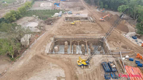 Trên đại công trường cầu Trần Hưng Đạo những ngày đầu xuân