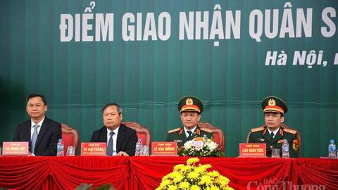 Chủ tịch UBND TP. Hà Nội động viên tân binh lên đường nhập ngũ