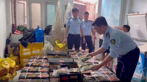 Hà Nội: Phát hiện gần 1 tấn thực phẩm nhập lậu tại phường Đông Ngạc