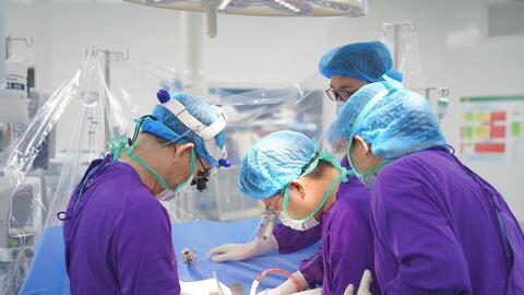 “Cuộc chiến” giành sự sống của thầy thuốc chiến sĩ