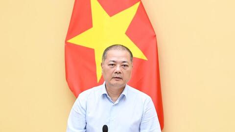 Chùm ảnh: Bộ trưởng Bộ Công Thương Lê Mạnh Hùng làm việc với Cục Xuất nhập khẩu