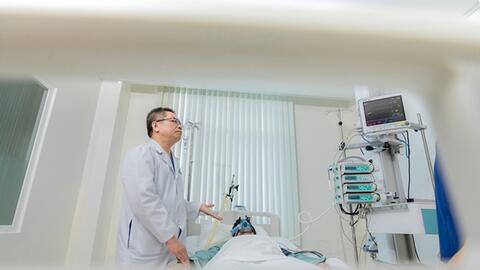 Cuộc chiến 2 lần cứu sống nữ bệnh nhân nước ngoài tại Vinmec Đà Nẵng
