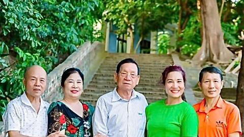 Hơn 40 năm tận tụy nuôi khỉ trên đảo Rều