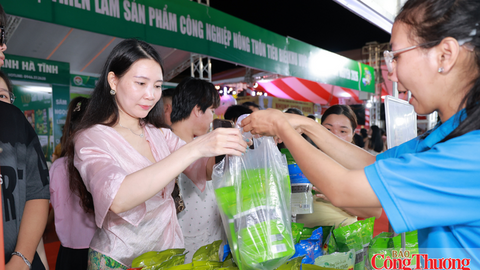 Bệ phóng giao thương, nâng tầm sản phẩm địa phương từ hội chợ lớn