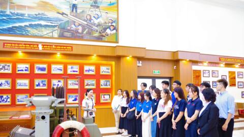 Hội Hữu nghị Việt Nam - Đông Nam Á TP Hồ Chí Minh tham quan, tìm hiểu biển, đảo