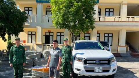 Bộ đội Biên phòng bắt vụ vận chuyển thực phẩm không rõ nguồn gốc