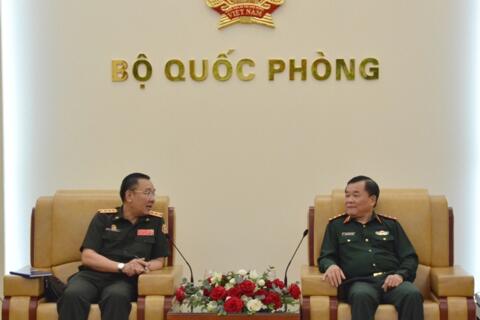 Thượng tướng Hoàng Xuân Chiến tiếp Tùy viên Quốc phòng Lào tại Việt Nam