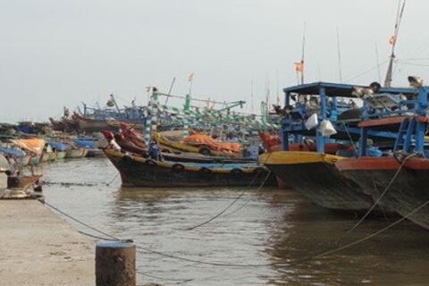 Nạo vét cửa biển, luồng và vũng đậu tàu thuộc Khu neo đậu tránh trú bão cho tàu cá