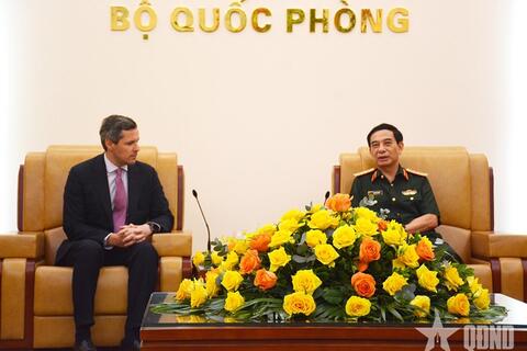 Bộ trưởng Phan Văn Giang tiếp Quốc vụ khanh Quốc phòng Italy