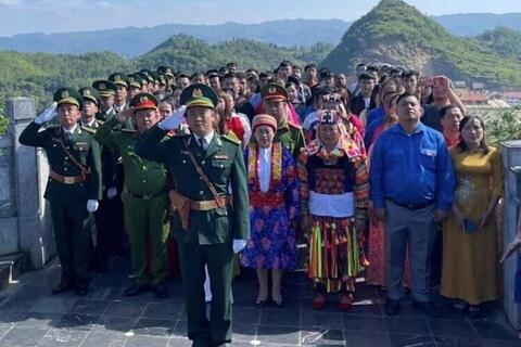 Cột cờ Quốc gia Lũng Cú - dấu ấn linh thiêng trong buổi Lễ Thượng cờ