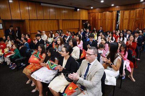 Thủ tướng Phạm Minh Chính gặp gỡ cộng đồng người Việt tại Nam Phi