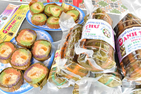 Nhộn nhịp làng nghề bánh tét Trà Cuôn
