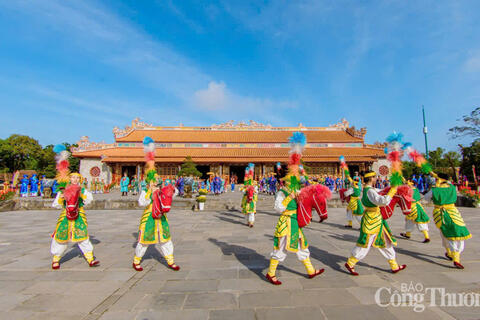 Thành phố Huế: Đặc sắc tái hiện lễ thiết triều Nguyên đán thời Nguyễn