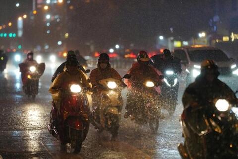 Cảnh báo mưa lớn và mưa trái mùa tại nhiều địa phương