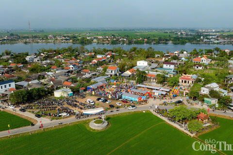 Thành phố Huế: Sôi động lễ hội vật làng Sình đầu xuân