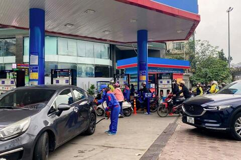 Giá xăng lại tăng, người dân tiết kiệm xăng dầu như thế nào?