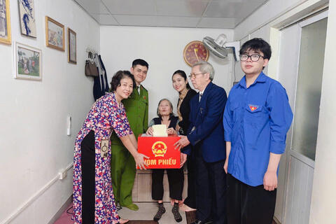 Công an Hà Nội bảo vệ tuyệt đối an ninh, an toàn bầu cử