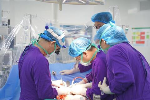 “Cuộc chiến” giành sự sống của thầy thuốc chiến sĩ