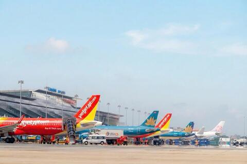 Dự kiến nâng giá vé máy bay khi giá nhiên liệu tăng cao