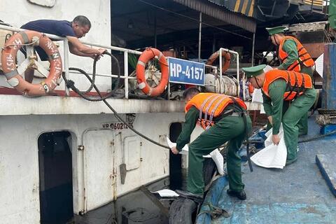 Xử lý kịp thời sự cố chìm tàu tại Cảng Quốc tế Long Sơn