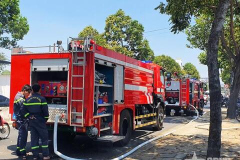 Kịp thời khống chế, dập tắt đám cháy tại khu vực sân bay Nha Trang cũ