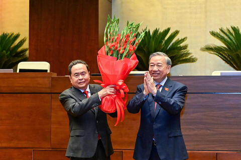 Chủ tịch Quốc hội: Nguyện cống hiến hết sức mình phụng sự Tổ quốc, phục vụ nhân dân