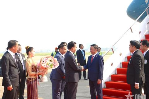 Thường trực Ban Bí thư Trần Cẩm Tú bắt đầu chuyến thăm chính thức Lào