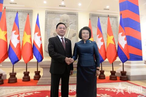 Thường trực Ban Bí thư Trần Cẩm Tú hội kiến Chủ tịch Quốc hội Campuchia Khuon Sudary