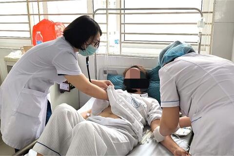 Nhiều người mắc sởi biến chứng nặng do chủ quan không tiêm phòng