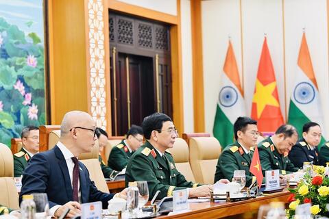 Đại tướng Phan Văn Giang hội đàm với Bộ trưởng Bộ Quốc phòng Ấn Độ